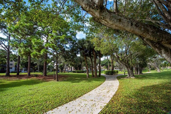 Property Photo:  6061 N Falls Cir Drive 402  FL 33319 