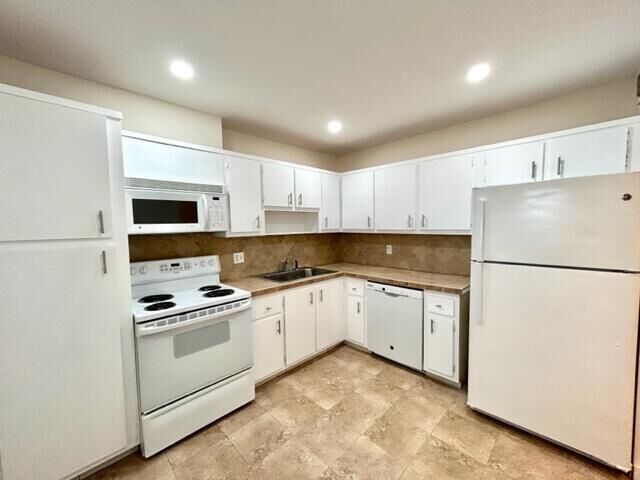 Property Photo:  6061 N Falls Cir Drive 402  FL 33319 