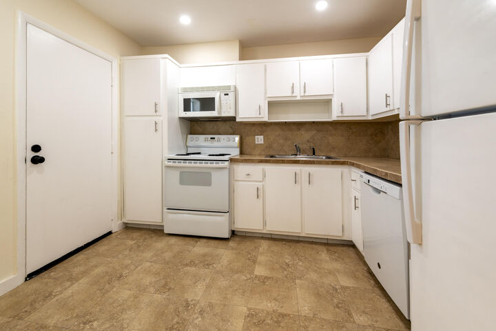 Property Photo:  6061 N Falls Cir Drive 402  FL 33319 