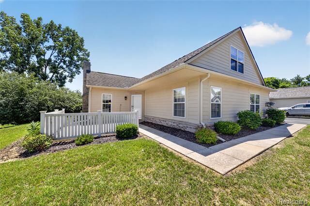 Property Photo: 1122 Abbey Court MI 48185