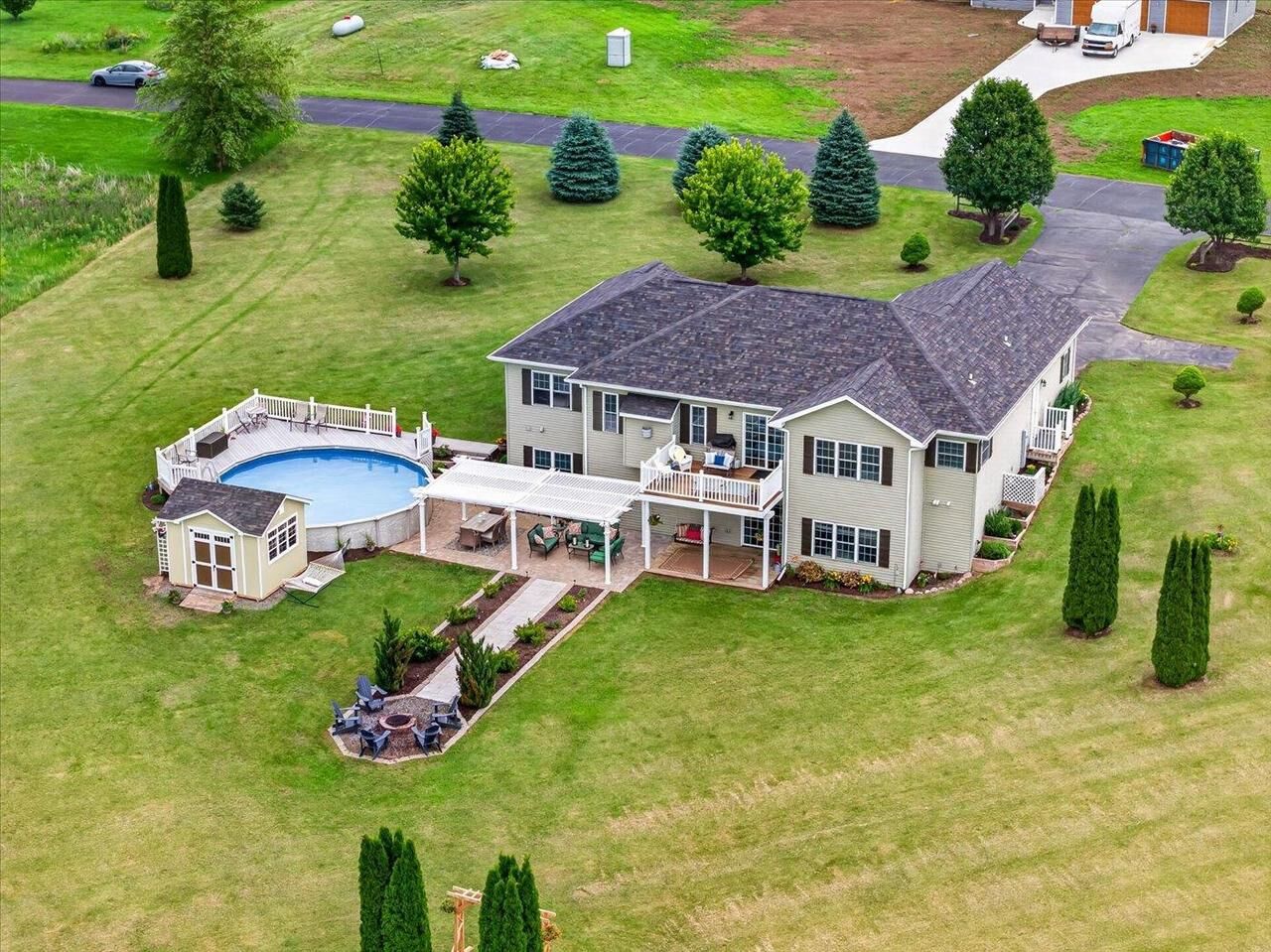 Property Photo:  W7620 County Road H  WI 53574 