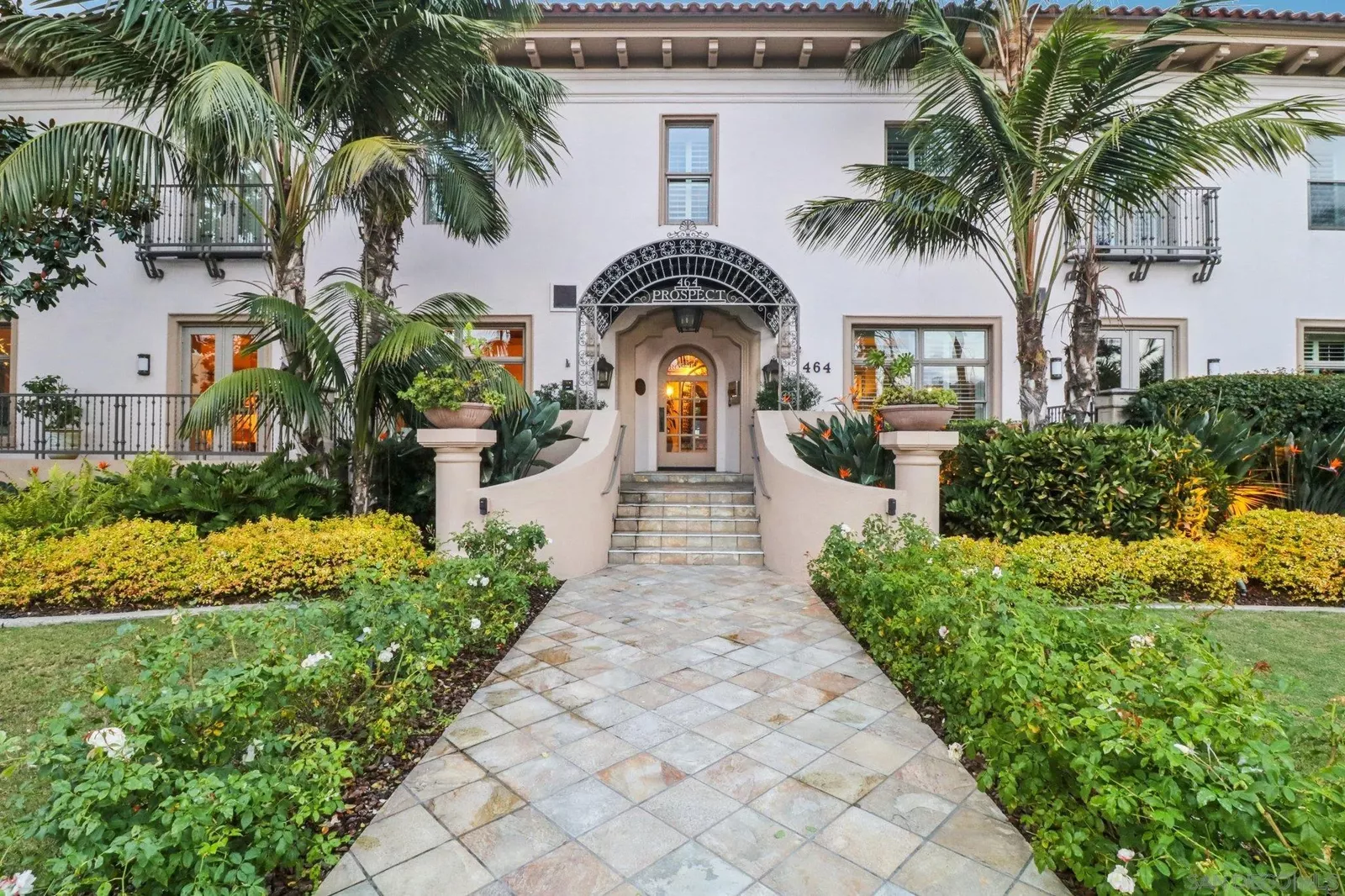 Property Photo: 464 Prospect 101 CA 92037