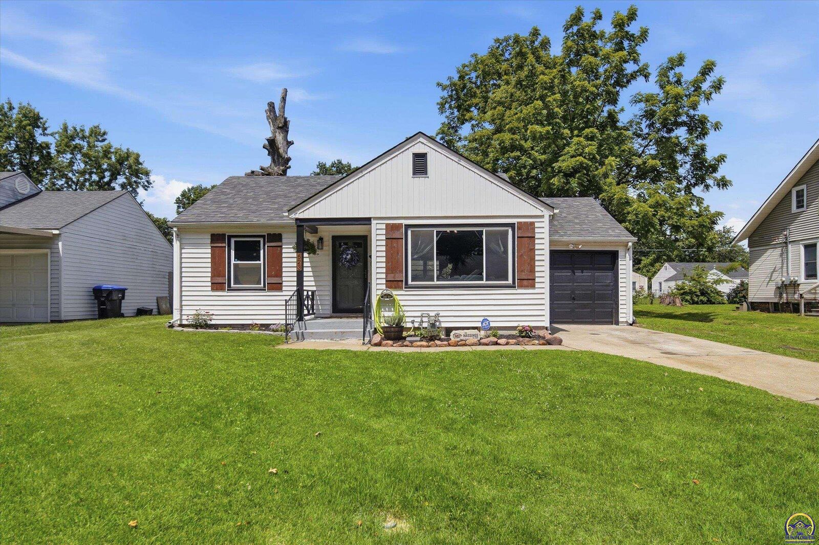 Property Photo:  623 SW High Ave  KS 66606 