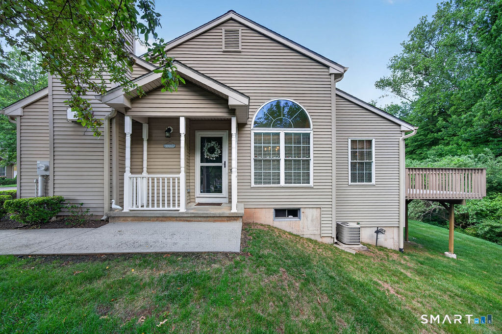 Property Photo:  25 Hamden Hills Drive 64  CT 06518 