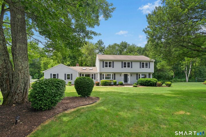 Property Photo:  33 Shawnee Lane  CT 06468 