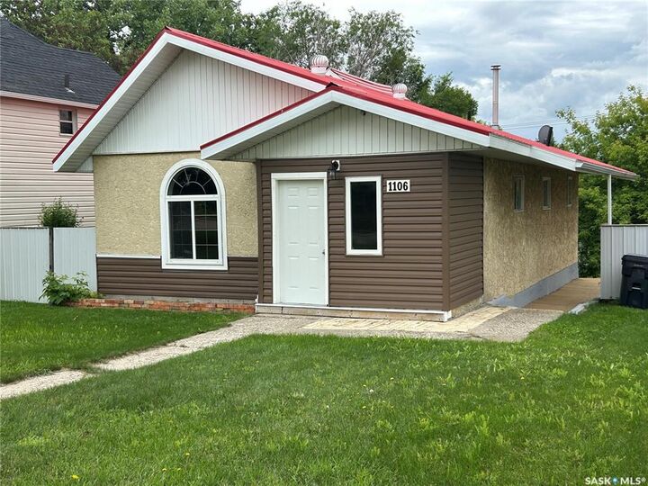 Property Photo: 1106 1st Street SK S4A 0G9