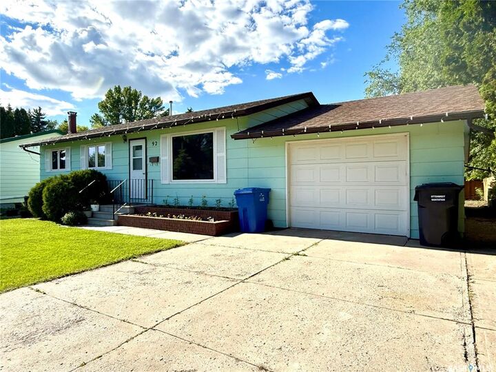 Property Photo:  92 Redwood Drive  SK S3N 2X7 
