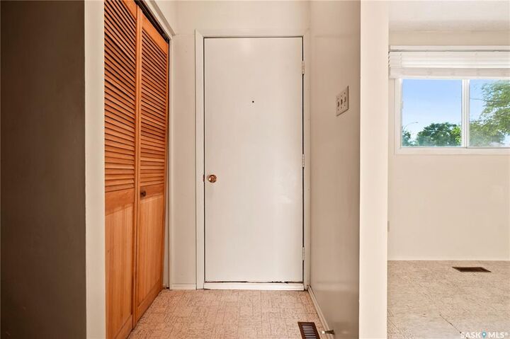 Property Photo:  166 Sangster Boulevard  SK S4R 6L5 