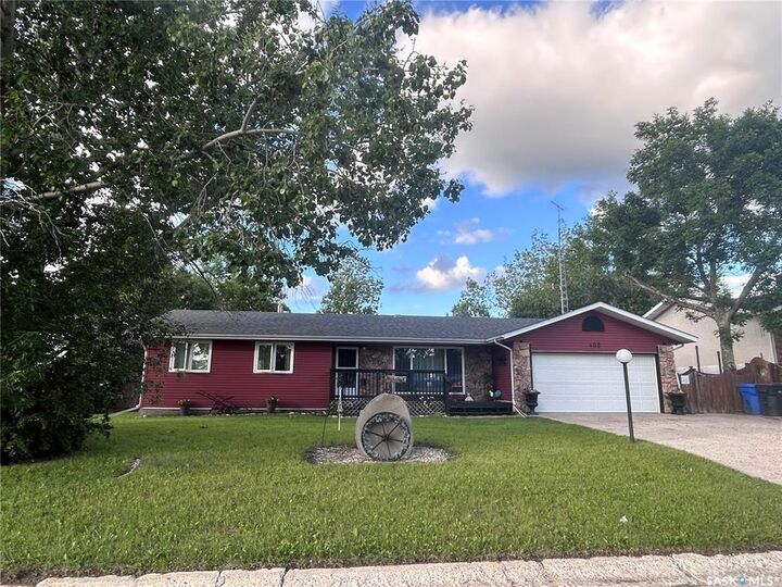 Property Photo:  402 1st Street N  SK S0C 1N0 