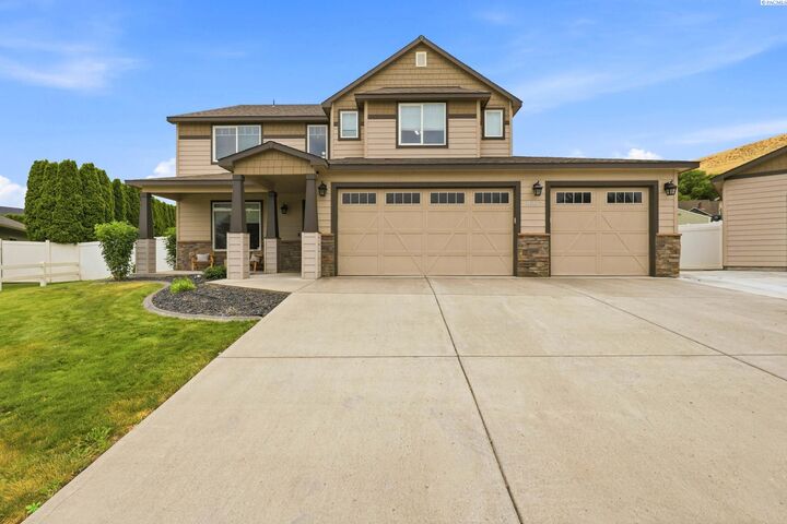 Property Photo:  4104 Wenview Ct.  WA 99353 