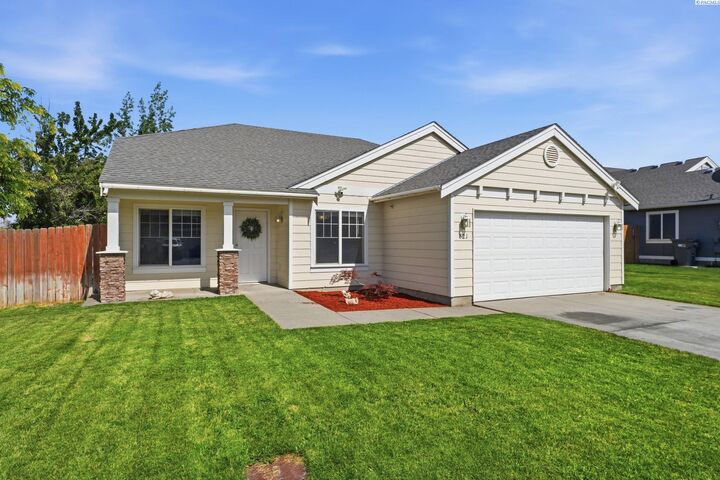 Property Photo:  821 S Tweedt St  WA 99336 