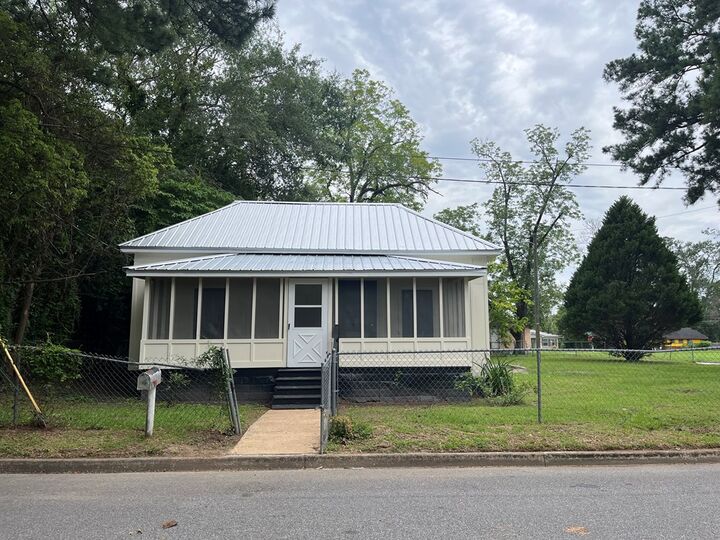 Property Photo:  102 Second Avenue  GA 31792 