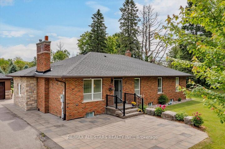 562 Catering Road — photo 1