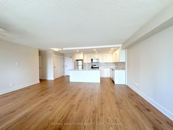 Property Photo:  165 La Rose Avenue 916  ON M9P 3S9 