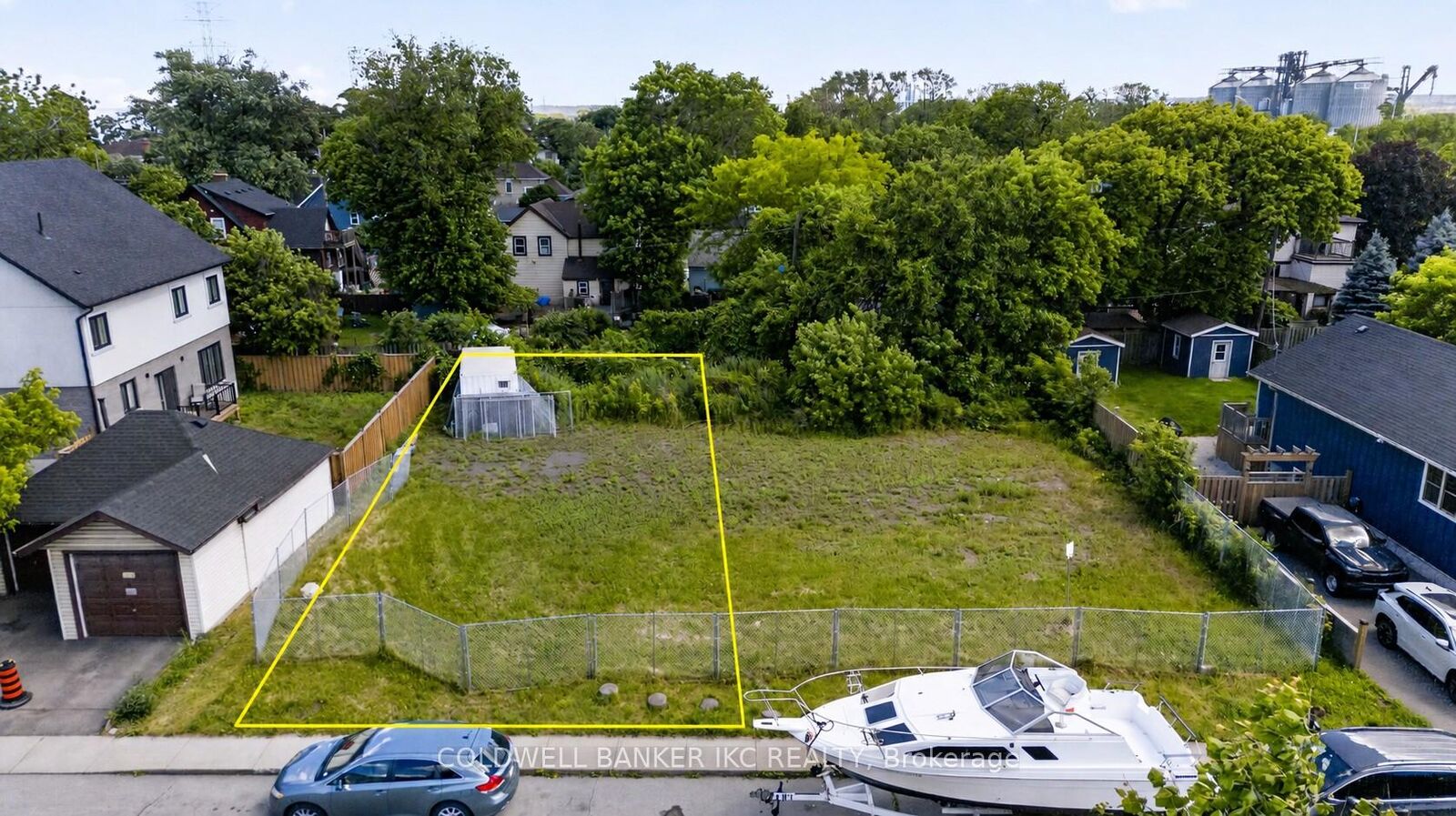 Property Photo:  2 Rembe Avenue  ON L8H 7G6 