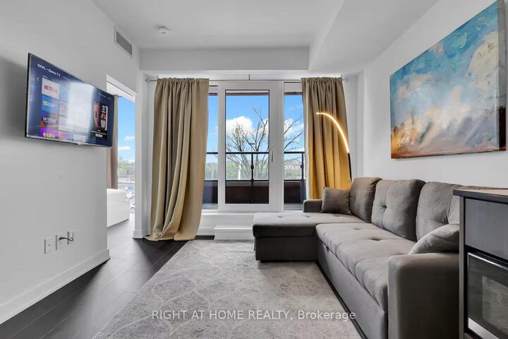 Property Photo: 28 Ann Street 223 ON L5G 0E1