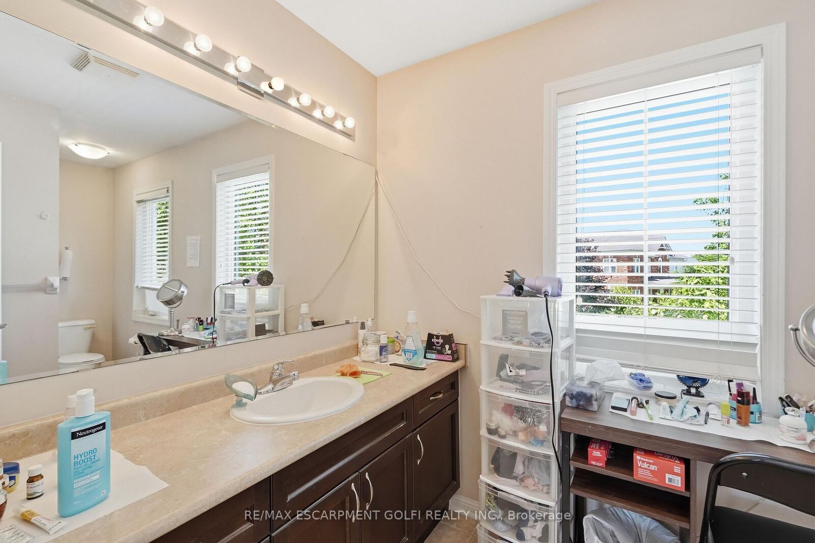 Property Photo: 240 Emick Drive ON L9K 0E1