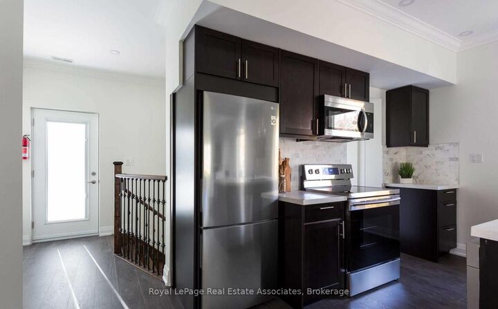 Property Photo:  61 Jerome Street 2nd Flr  ON M6P 1H8 