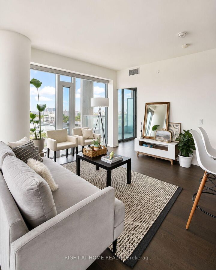 Property Photo:  5 Soudan Avenue 2004  ON M4S 0B1 