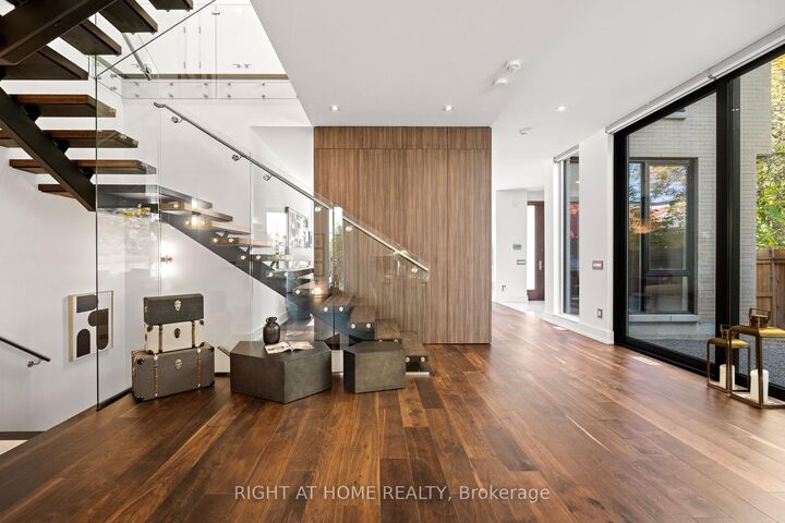 Property Photo: 15 Fairmeadow Avenue ON M2P 0A5