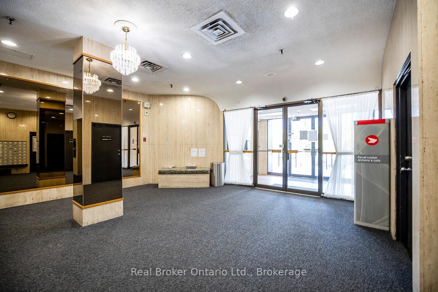Property Photo: 50 Richmond Street E 623 ON L1G 7C7