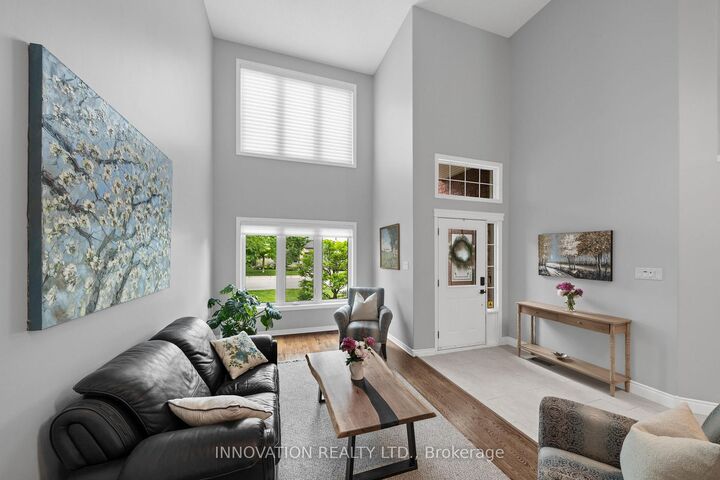 Property Photo: 11 Bracewood Way ON K2J 4Y3