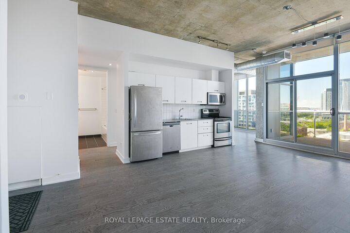 Property Photo:  60 Bathurst Street 1002  ON M5V 2P4 