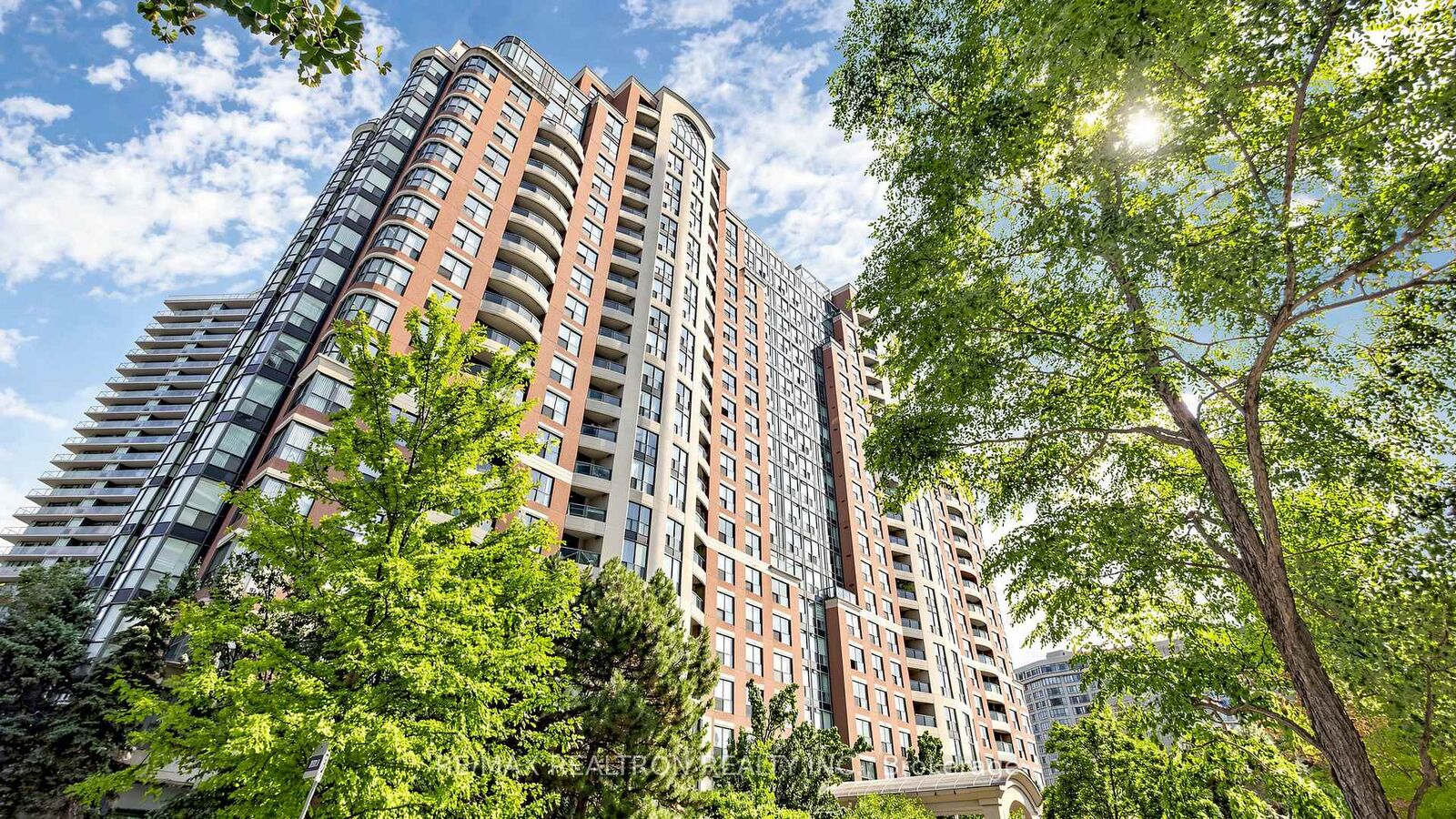 Property Photo:  23 Lorraine Drive 502  ON M2N 6Z6 