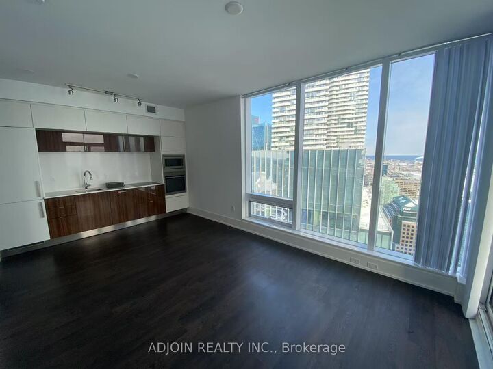 Property Photo:  10 York Street 5205  ON M5J 0E1 