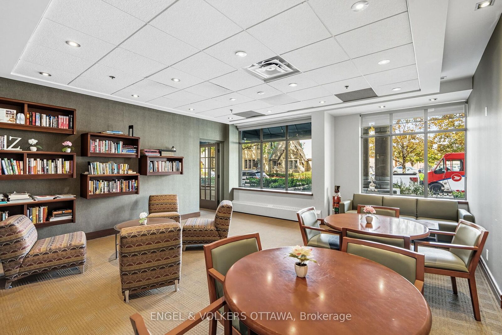 Property Photo:  320 McLeod Street 208  ON K2P 1A3 