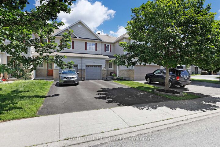 577 Ashbourne Crescent — photo 1
