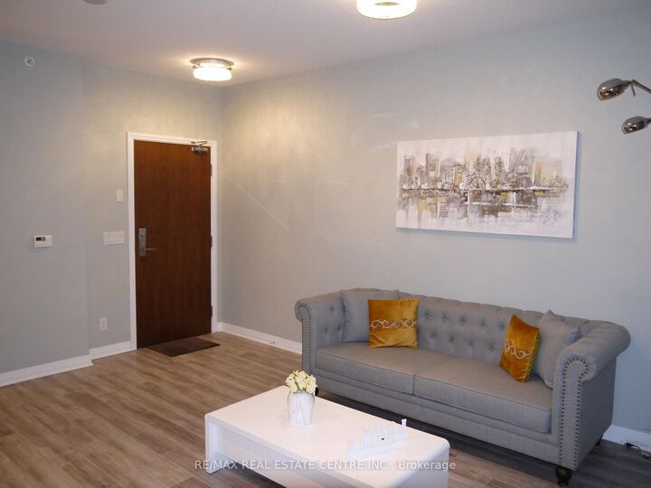 Property Photo:  8 Mercer Street 1612  ON M5V 0C4 