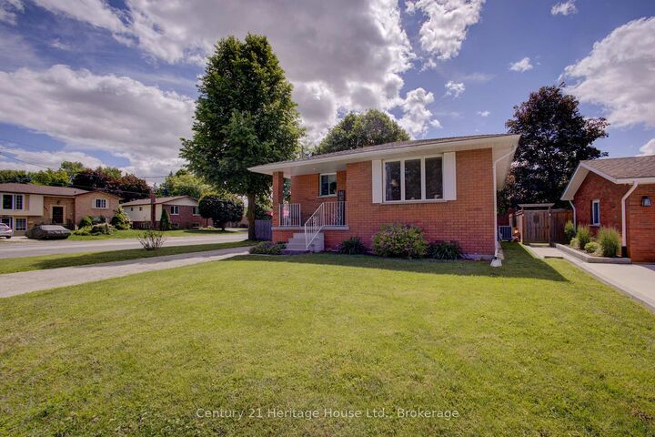 Photo de la propriété:  202 15th Avenue  ON N4N 3L4 