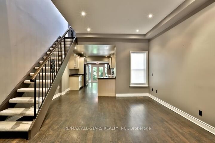 Property Photo:  68 Macpherson Avenue  ON M5R 1W8 