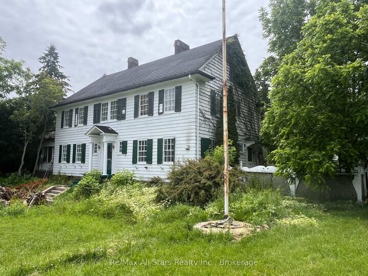 173 Lindsay Street S — photo 1