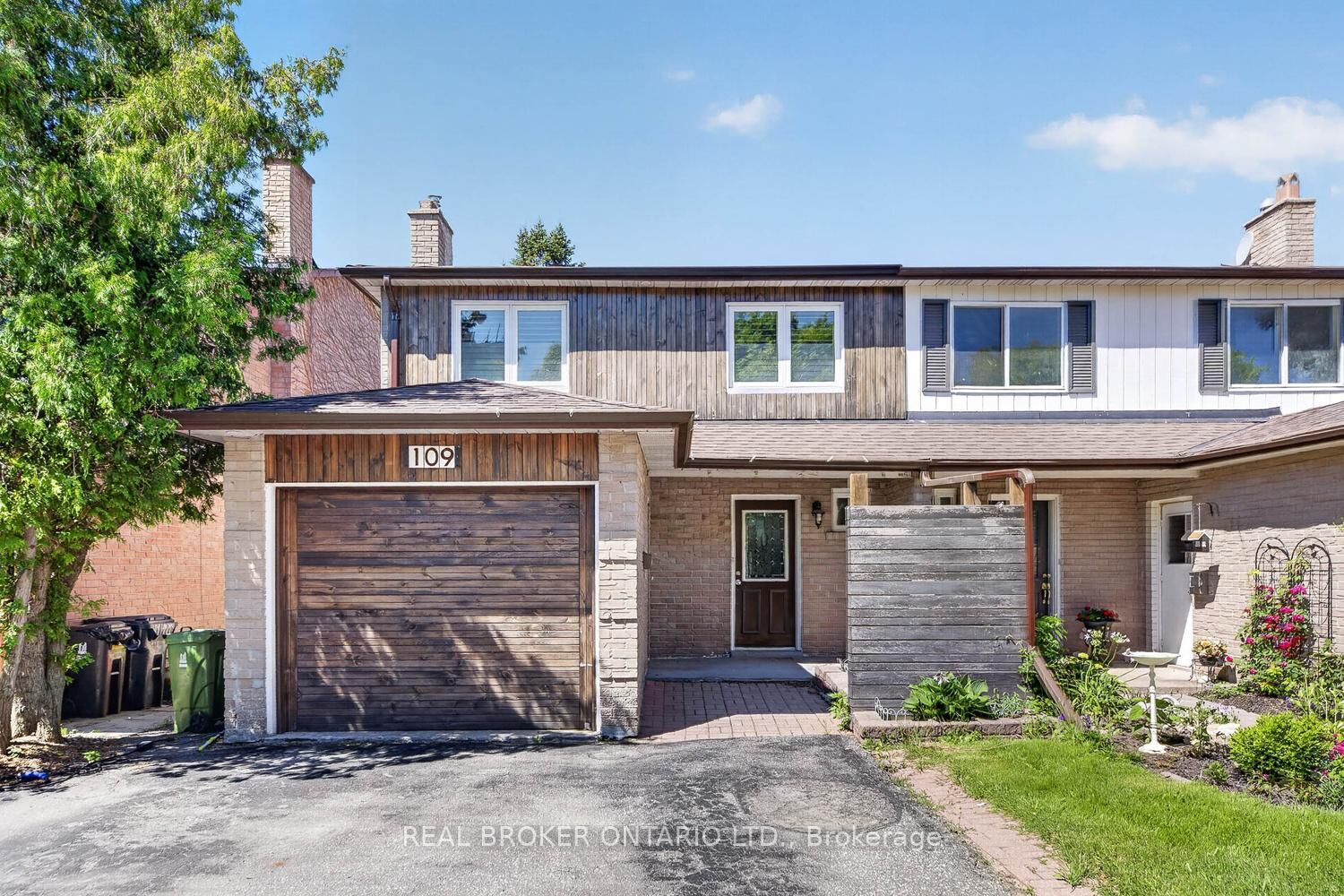 Property Photo:  109 Robert Hicks Drive Main  ON M2R 3R2 