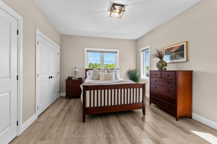 Property Photo: 323 Forestview Crescent ON K7V 0C4
