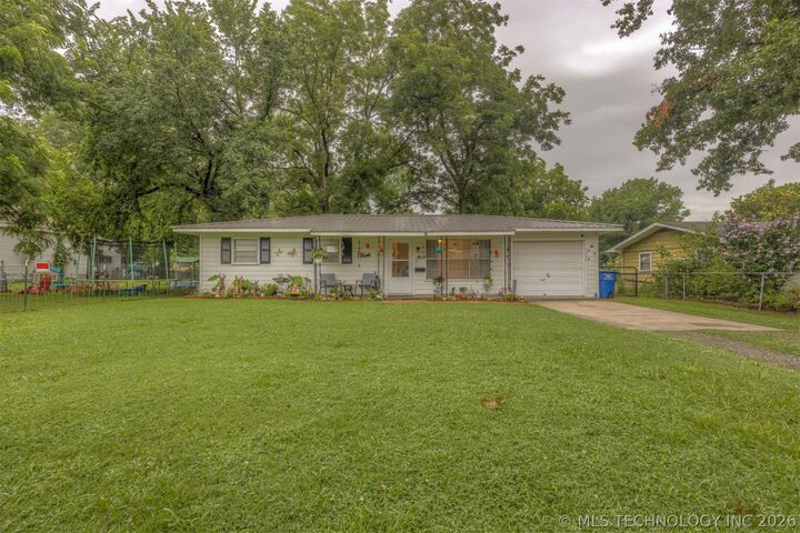 Property Photo:  1006 SE 12th Street  OK 74467 