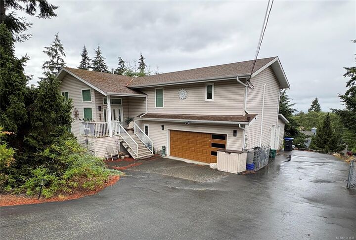 7492 Clark Cres — photo 1