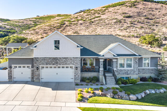 Property Photo: 528 W Autumn Hills Blvd UT 84048