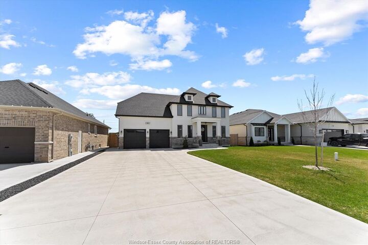 14 Dundee Drive — photo 1
