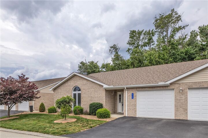 Property Photo:  565 Sunview Cir  PA 15650 