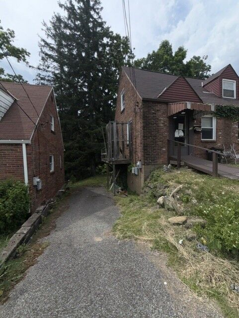 Property Photo:  321 Lawnwood Avenue  PA 15227 