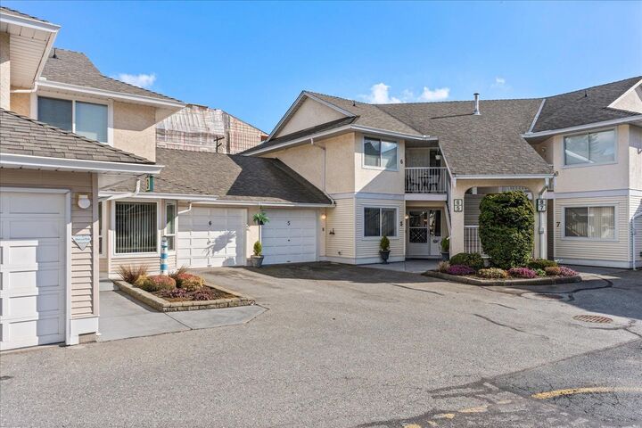 Property Photo: 2475 Emerson Street 5 BC V2T 4W5