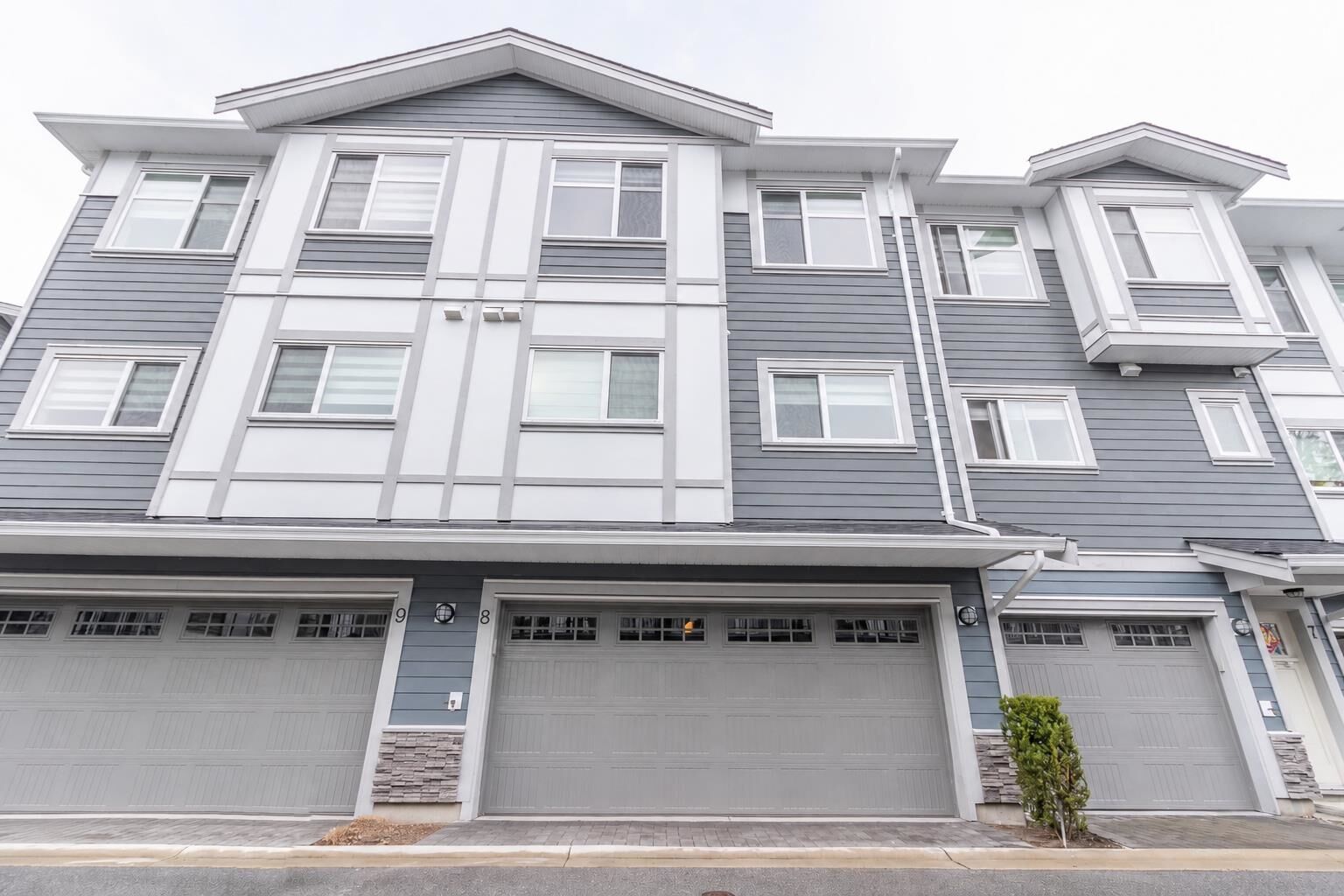 Property Photo:  9560 Alexandra Road Road 8  BC V6X 1C5 