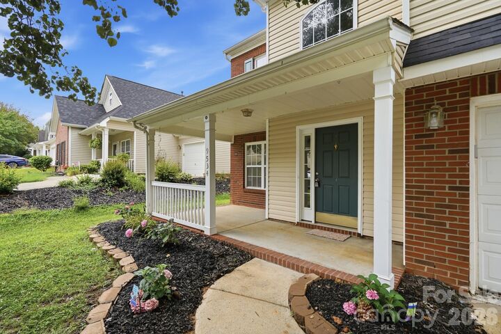 Property Photo: 9534 Bradstreet Commons Way NC 28215
