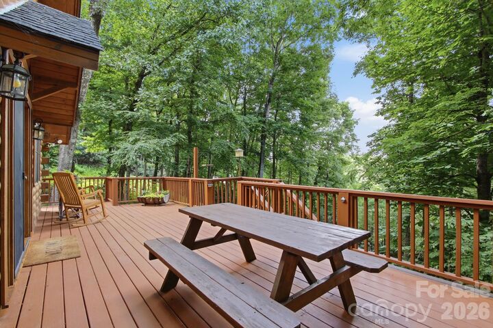 Property Photo:  176 Ravens View  NC 28607 