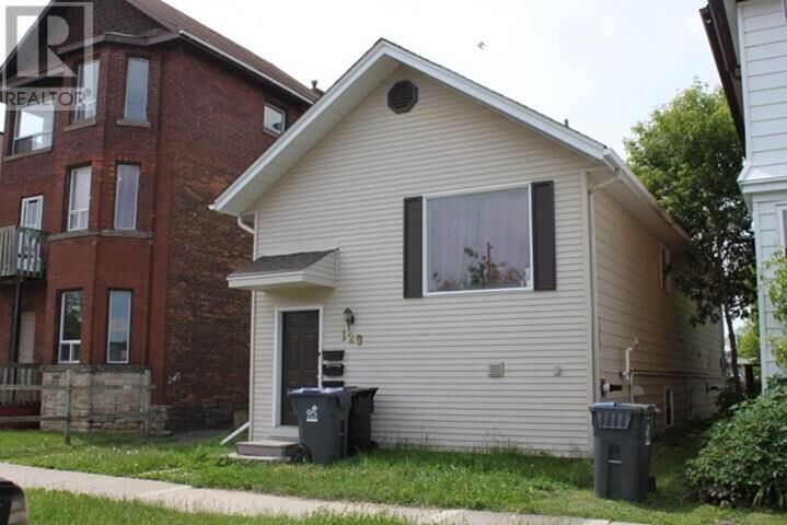 129 McKellar St N — photo 1