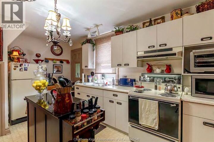 Property Photo:  374 King Street West  ON N7M 1G4 