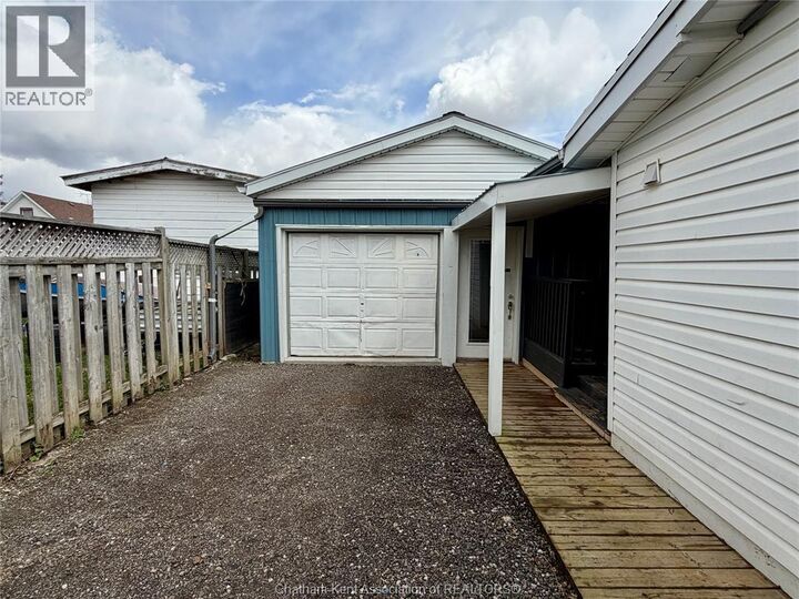 Property Photo:  37 Foster Street  ON N7M 4N4 